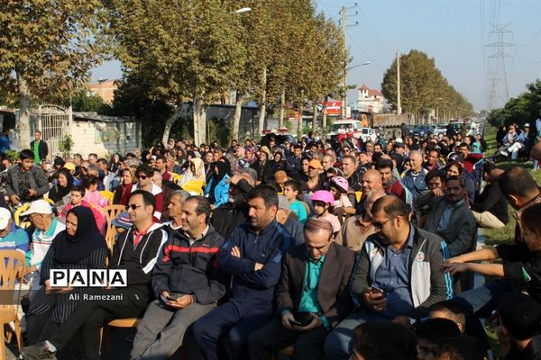 همایش پیاده‌روی خانوادگی در قائمشهر