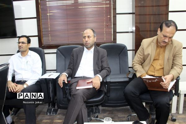 جلسه توجیهی مانور زلزله مدارس در بوشهر