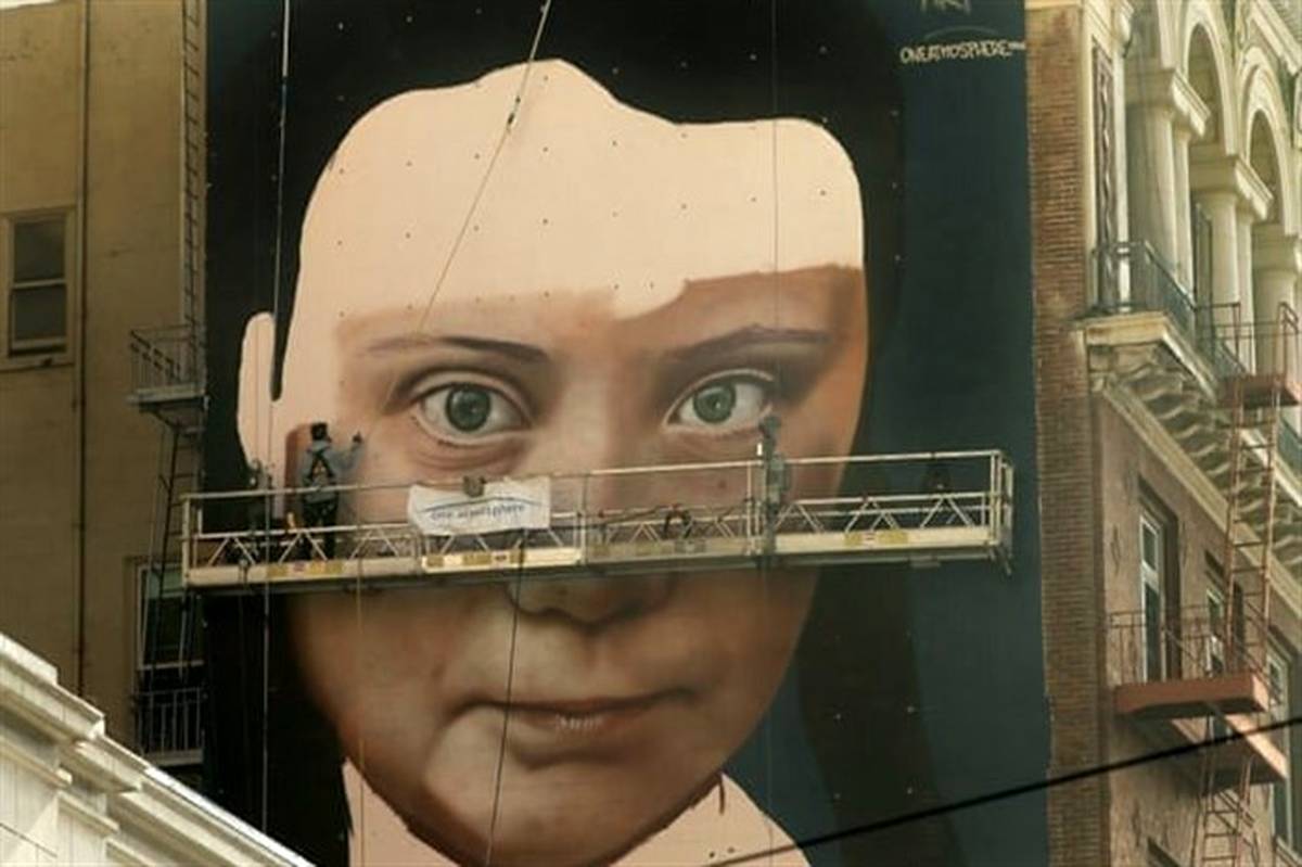 نوجوان مشهور فعال محیط زیست بار دیگر سوژه نقاشی خیابانی شد