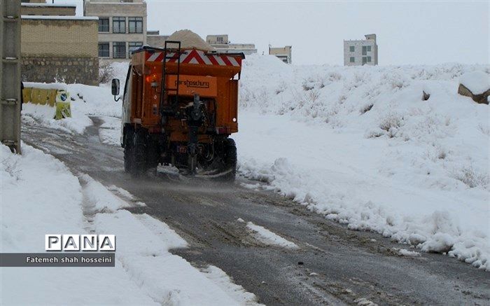 برف و باران در جاده‌های 15 استان کشور