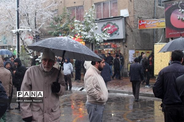 راهپمایی مردم زنجان در حمایت از رهبری