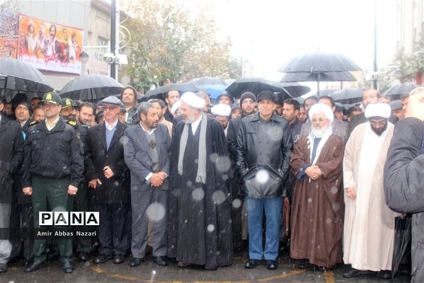 راهپمایی مردم زنجان در حمایت از رهبری