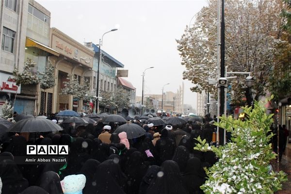 راهپمایی مردم زنجان در حمایت از رهبری