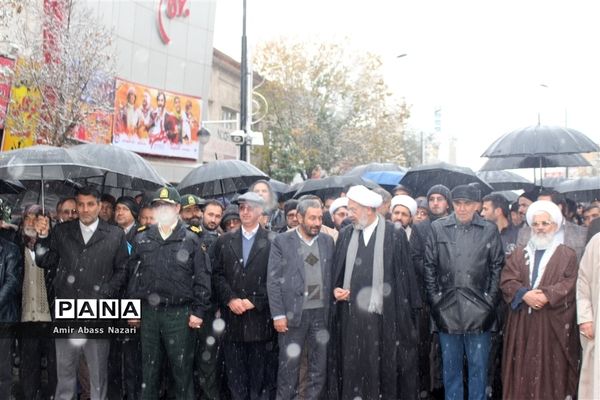 راهپمایی مردم زنجان در حمایت از رهبری