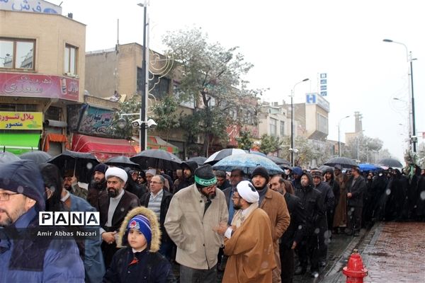 راهپمایی مردم زنجان در حمایت از رهبری