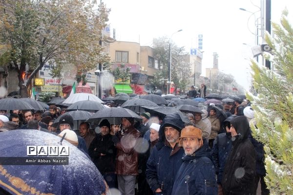 راهپمایی مردم زنجان در حمایت از رهبری