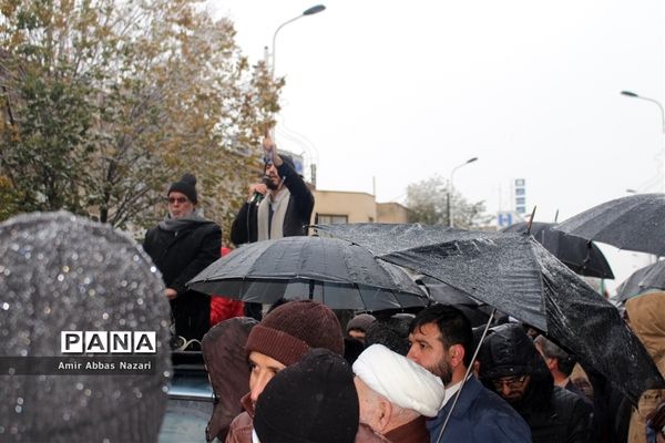 راهپمایی مردم زنجان در حمایت از رهبری