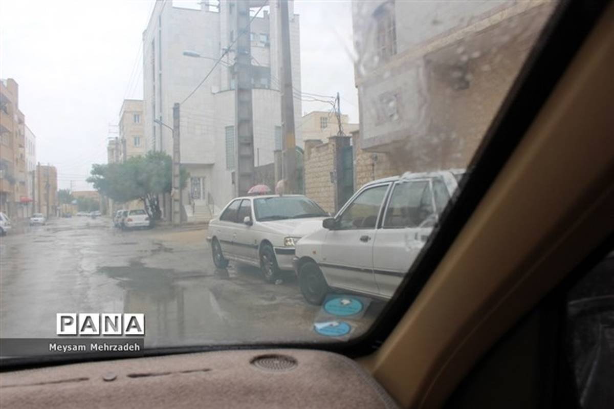 تردد روان خودروها در جاده‌های بارانی فارس