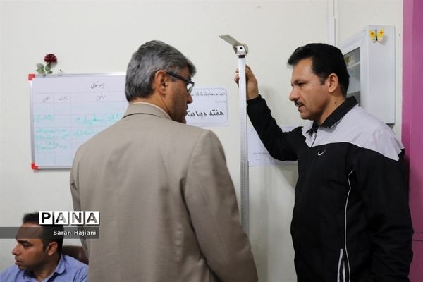 انجام تست قند خون در اداره‌کل آموزش و پرورش استان بوشهر