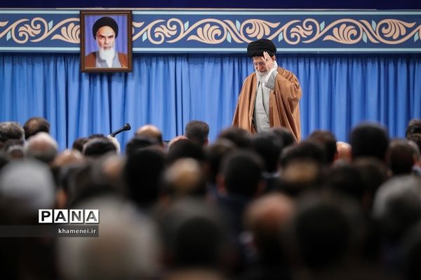 دیدار جمعی از تولیدکنندگان، کارآفرینان و فعالان اقتصادی با رهبر انقلاب اسلامی