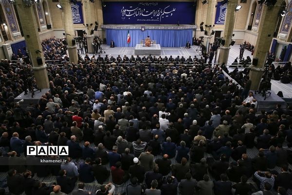 دیدار جمعی از تولیدکنندگان، کارآفرینان و فعالان اقتصادی با رهبر انقلاب اسلامی