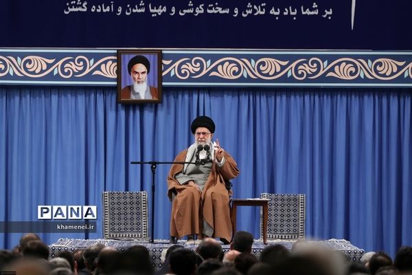 دیدار جمعی از تولیدکنندگان، کارآفرینان و فعالان اقتصادی با رهبر انقلاب اسلامی