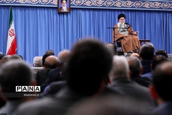 دیدار جمعی از تولیدکنندگان، کارآفرینان و فعالان اقتصادی با رهبر انقلاب اسلامی