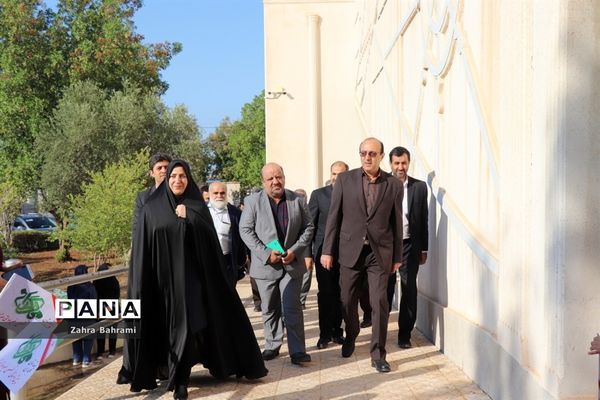 افتتاحیه نمایشگاه دست سازه‌های دانش‌آموزان  با مشارکت اولیا در بوشهر