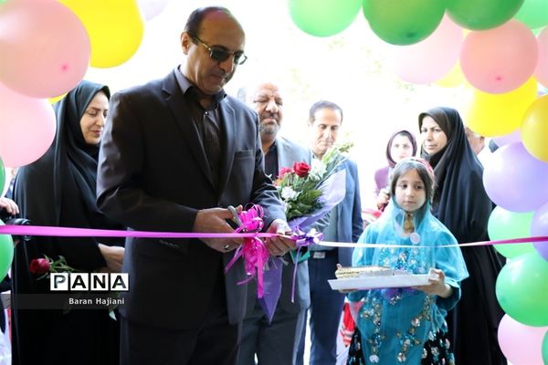 افتتاحیه نمایشگاه دست سازه‌های دانش‌آموزان  با مشارکت اولیا در بوشهر