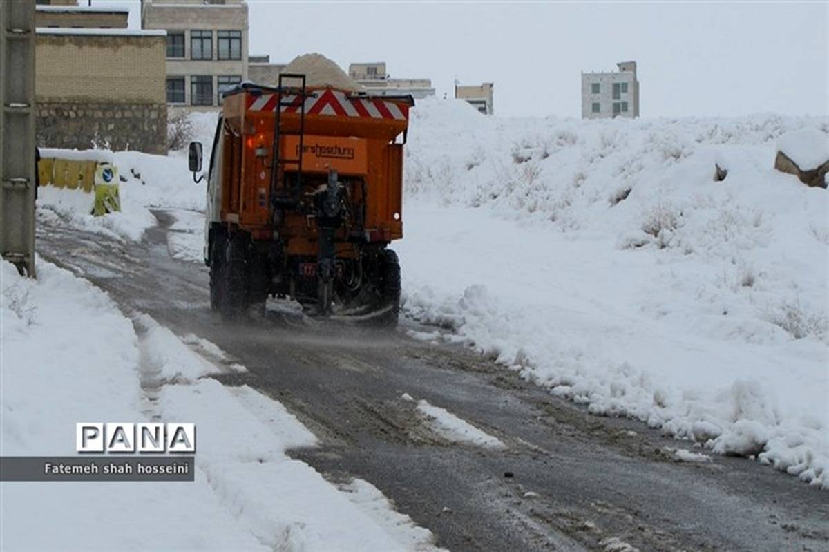 بارش برف و باران در بیشتر جاده‌های کشور