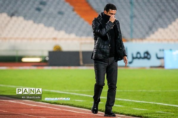 دیدار تیم های فوتبال پرسپولیس تهران و نفت مسجد سلیمان