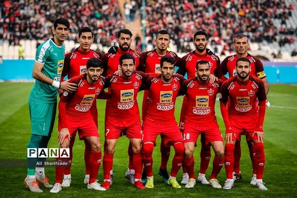 دیدار تیم های فوتبال پرسپولیس تهران و نفت مسجد سلیمان