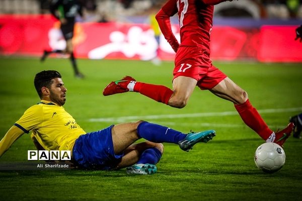 دیدار تیم های فوتبال پرسپولیس تهران و نفت مسجد سلیمان