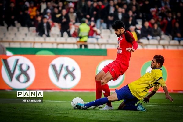 دیدار تیم های فوتبال پرسپولیس تهران و نفت مسجد سلیمان