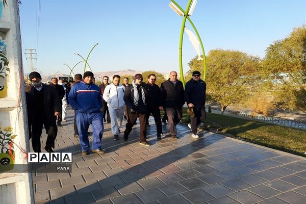 پیاده‌روی فرهنگیان بسیجی به‌مناسبت گرامیداشت هفته بسیج در ارومیه