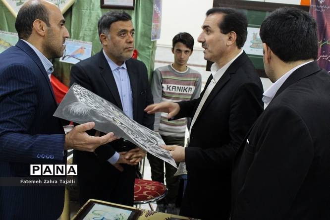 بازدید رئیس اداره کانونهای فرهنگی و تربیتی از غرفههای اولین جشنواره دستاوردهای کانونهای استان سمنان