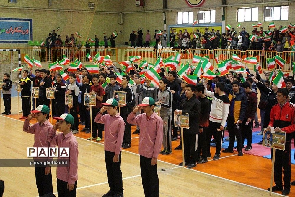 برگزاری المپیاد ورزشی درون مدرسه‌ای در دبیرستان شهید مرشد