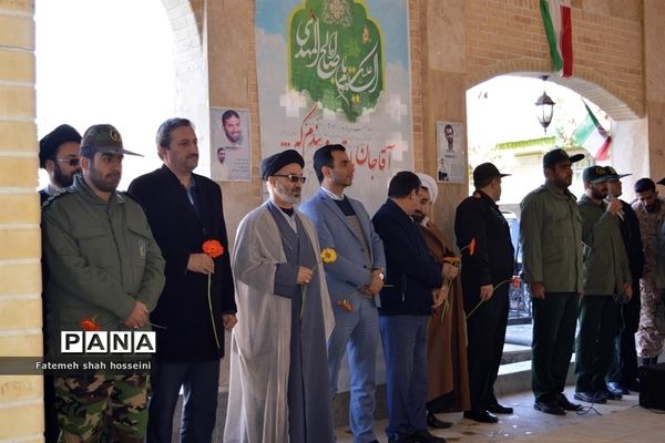 عطر افشانی مزار شهدا فیروزکوه در هفته بسیج