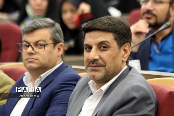 آیین تجلیل از پیشتازان برتر استان قم