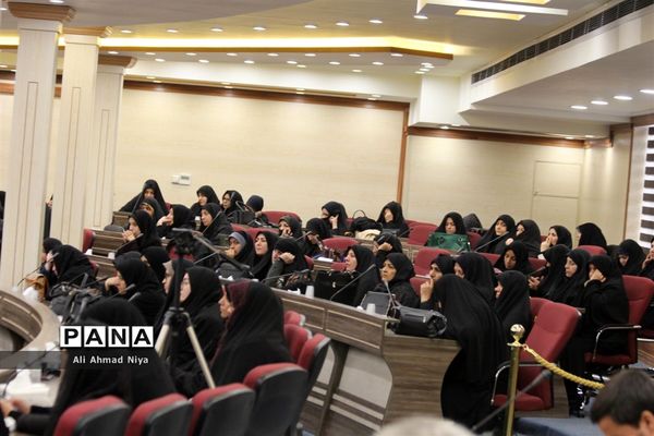 آیین تجلیل از پیشتازان برتر استان قم