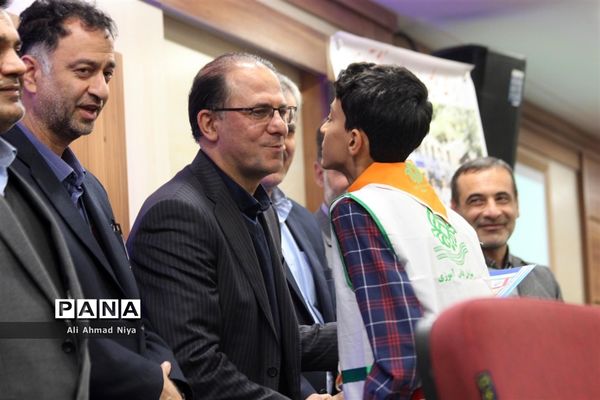 آیین تجلیل از پیشتازان برتر استان قم