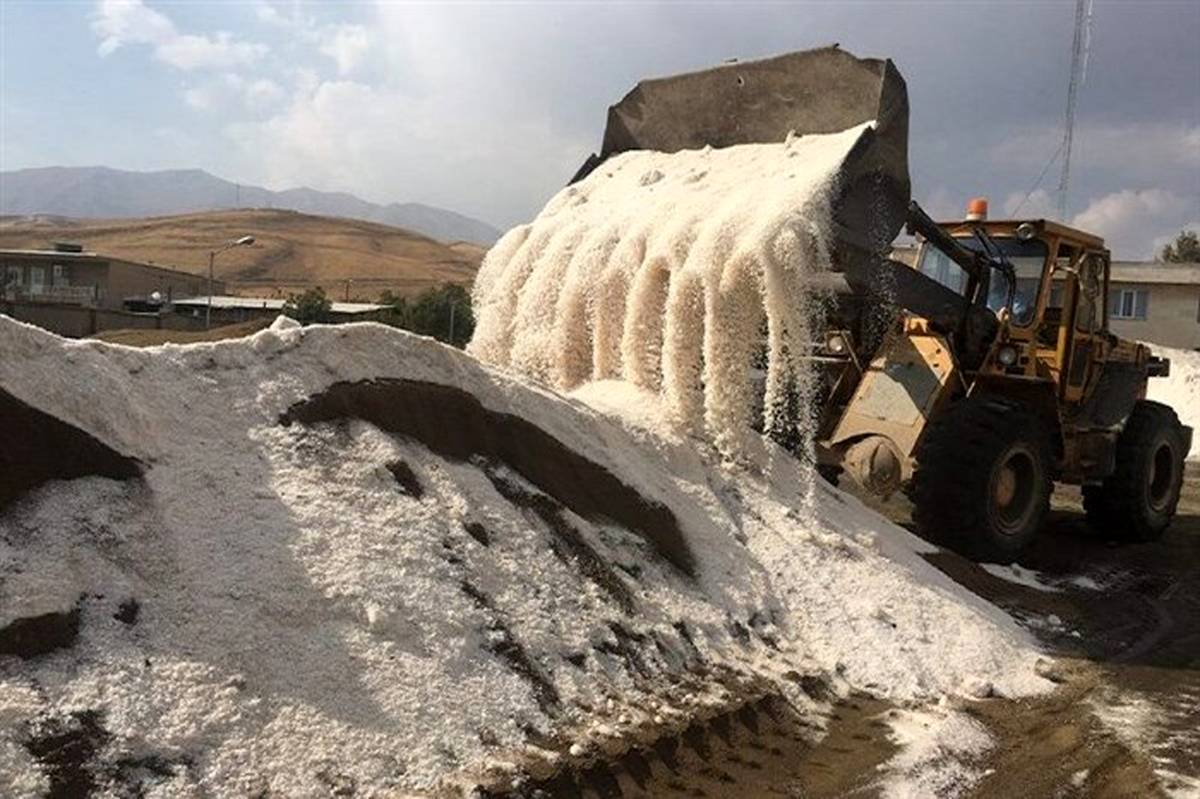 خرید یک‌هزار تن نمک و ماسه برای طرح زمستانی راهداری مهاباد