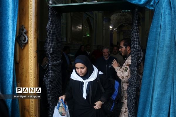 اعزام دانش آموزان دختر یزدی  به اردوی راهیان نور