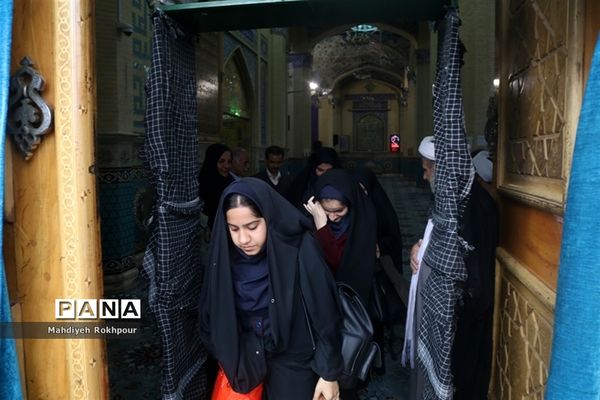 اعزام دانش آموزان دختر یزدی  به اردوی راهیان نور