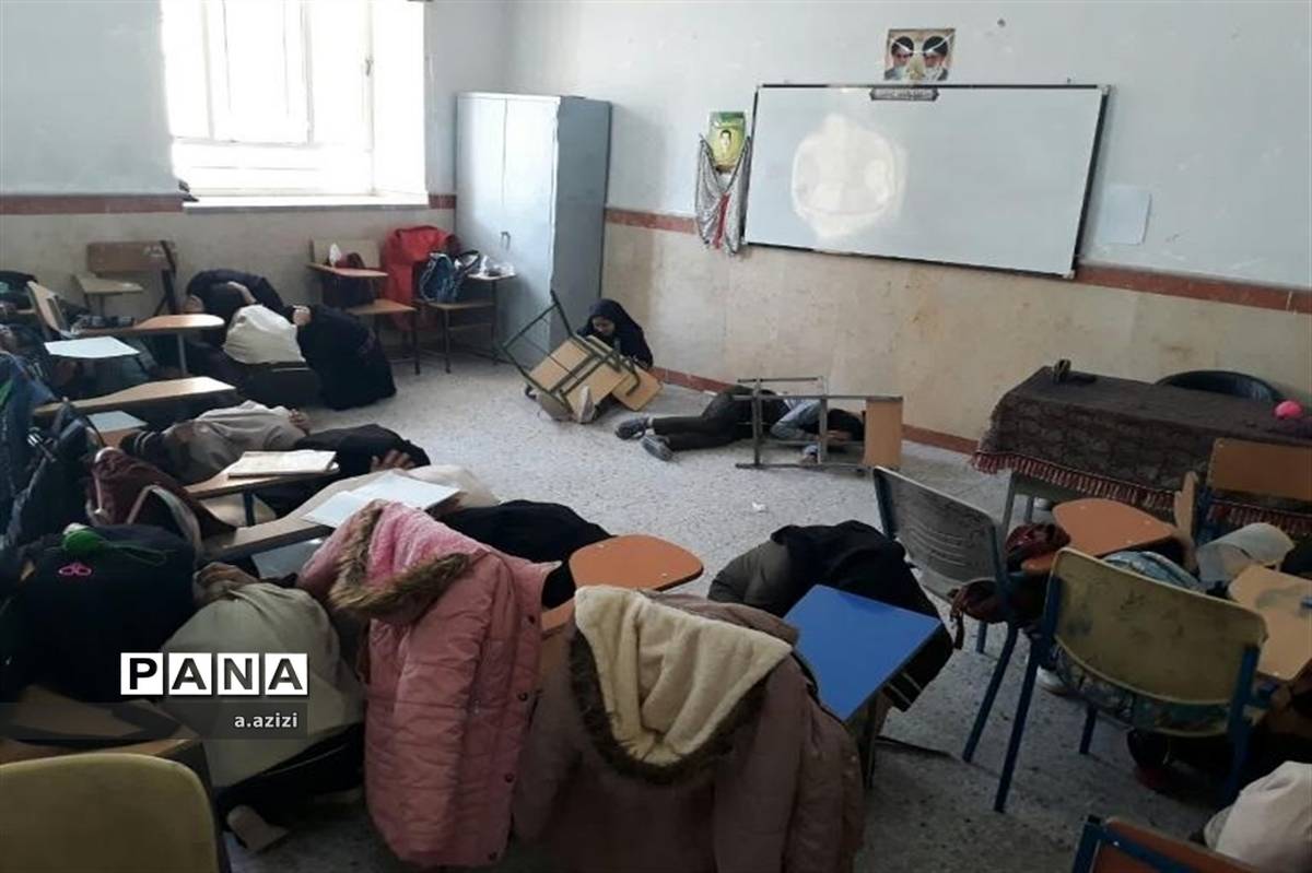 مانور زلزله در دبیرستان فاطمیه زارچ