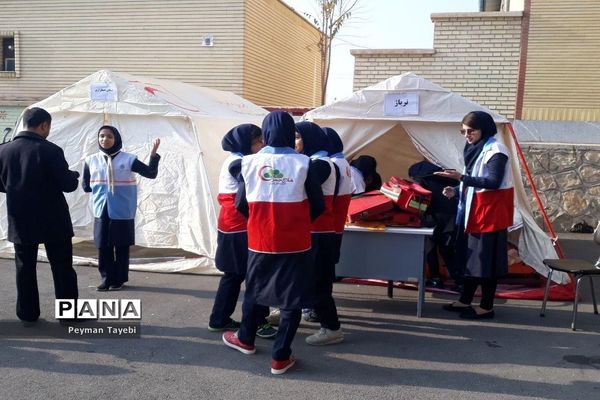 بیست و یکمین مانور سراسری زلزله در دبیرستان راه زینب سمنان