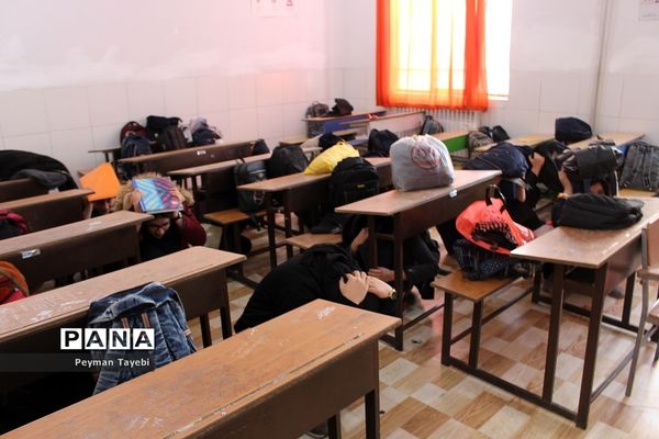 بیست و یکمین مانور سراسری زلزله در دبیرستان راه زینب سمنان
