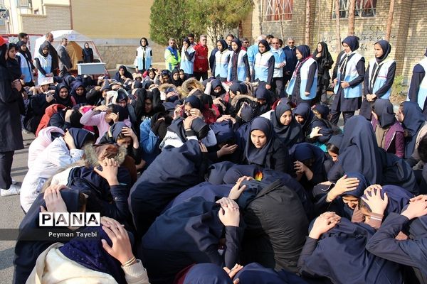 بیست و یکمین مانور سراسری زلزله در دبیرستان راه زینب سمنان