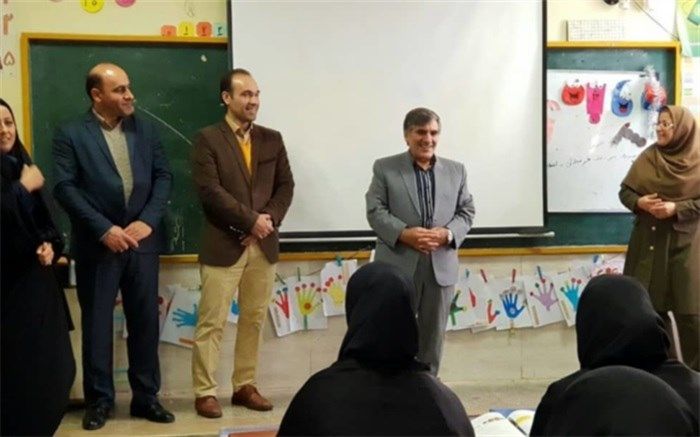 معاون آموزش ابتدایی اداره کل آموزش و پرورش شهرستان‌های استان تهران تاکید کرد: نقش مهم معلمان در راهبری و هدایت دانش آموزان
