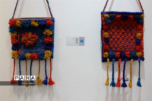 نمایشگاه صنایع دستی بافت و هنر فرش دانش‌آموزان هنرستان ولایت آباده طشک