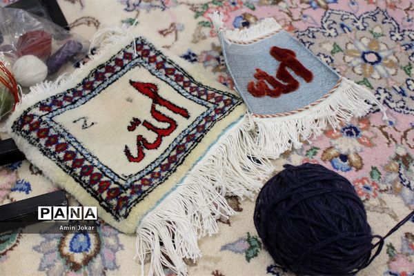 نمایشگاه صنایع دستی بافت و هنر فرش دانش‌آموزان هنرستان ولایت آباده طشک