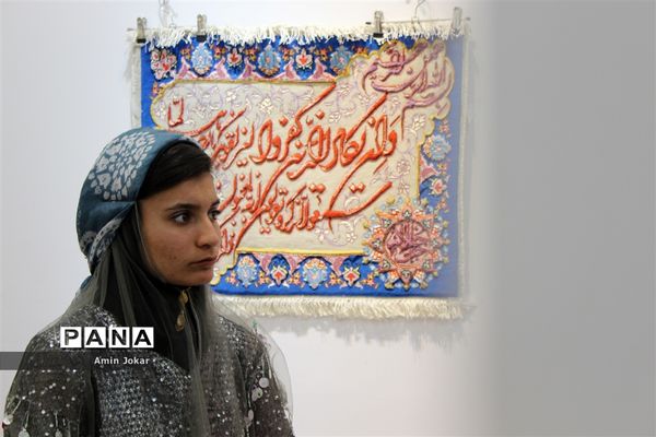 نمایشگاه صنایع دستی بافت و هنر فرش دانش‌آموزان هنرستان ولایت آباده طشک