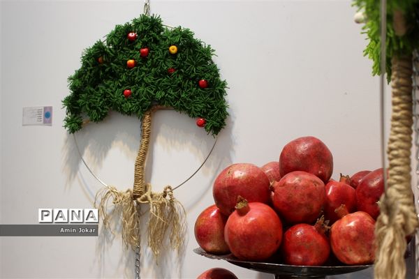 نمایشگاه صنایع دستی بافت و هنر فرش دانش‌آموزان هنرستان ولایت آباده طشک