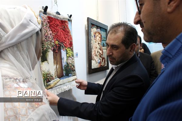 نمایشگاه صنایع دستی بافت و هنر فرش دانش‌آموزان هنرستان ولایت آباده طشک