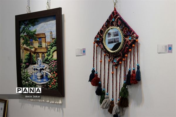 نمایشگاه صنایع دستی بافت و هنر فرش دانش‌آموزان هنرستان ولایت آباده طشک