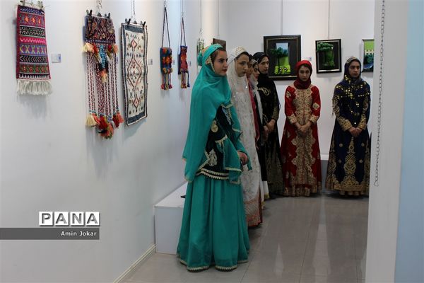 نمایشگاه صنایع دستی بافت و هنر فرش دانش‌آموزان هنرستان ولایت آباده طشک