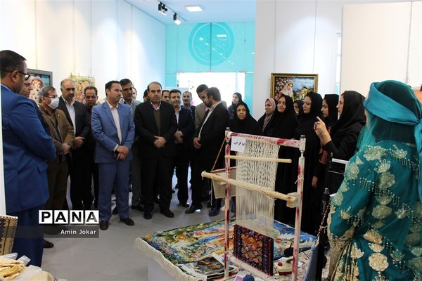 نمایشگاه صنایع دستی بافت و هنر فرش دانش‌آموزان هنرستان ولایت آباده طشک
