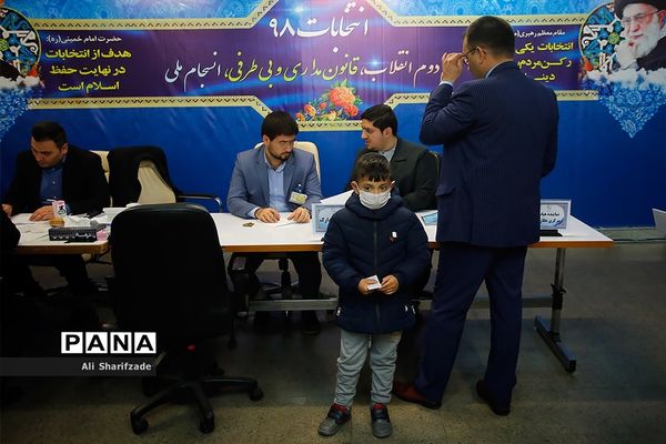 دومین روز ثبت نام انتخابات یازدهمین دوره مجلس شورای اسلامی
