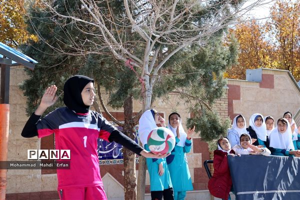 افتتاحیه مسابقات لیگ والیبال دختران دانش‌آموز در آباده