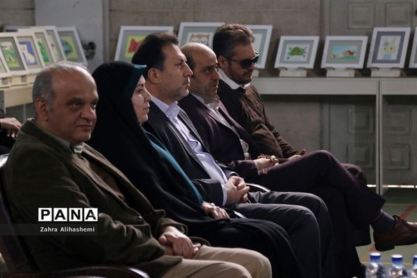 افتتاح نمایشگاه دست‌سازه‌های دانش‌آموزان با نیازهای ویژه شهر تهران